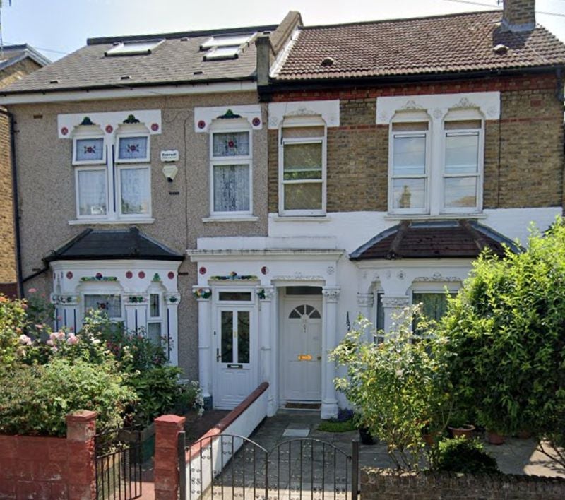 Room Rossiter Road in Greater London