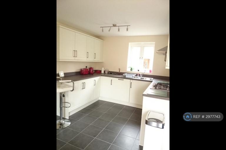 Room Savernake Drive in Little Stanion