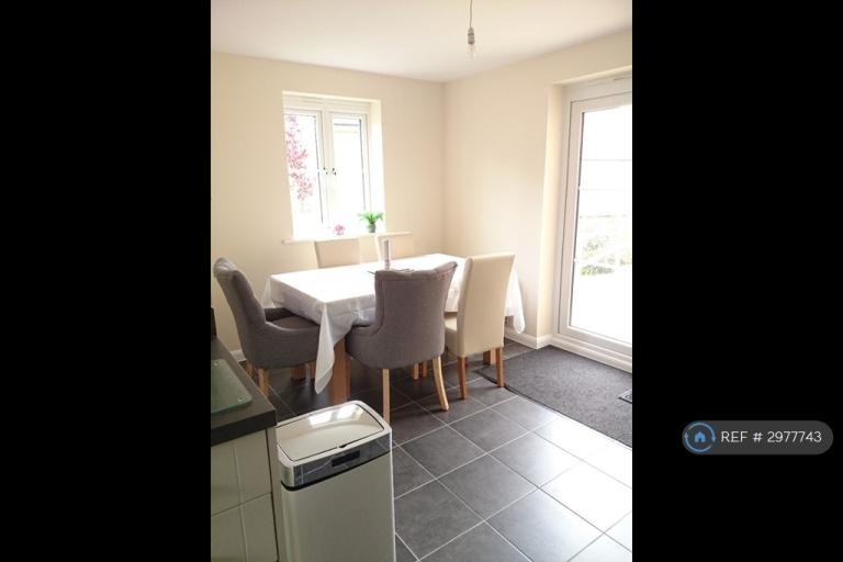 Room Savernake Drive in Little Stanion