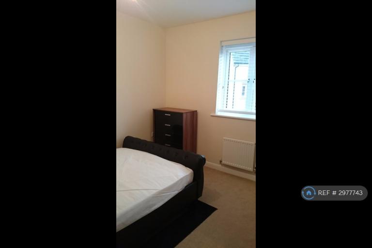 Room Savernake Drive in Little Stanion
