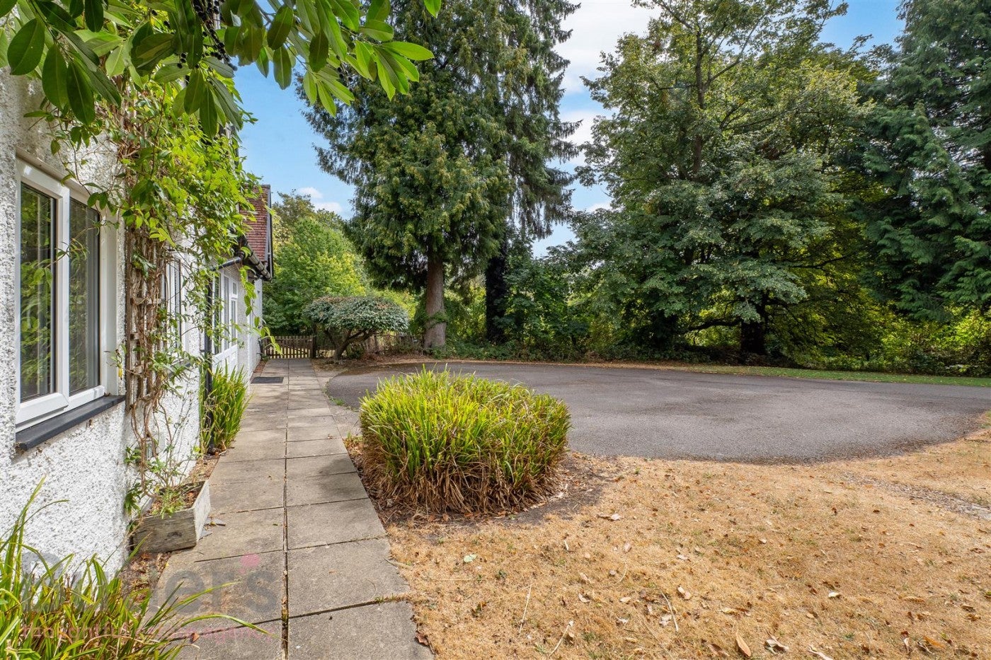 House Hextalls Lane in Caterham