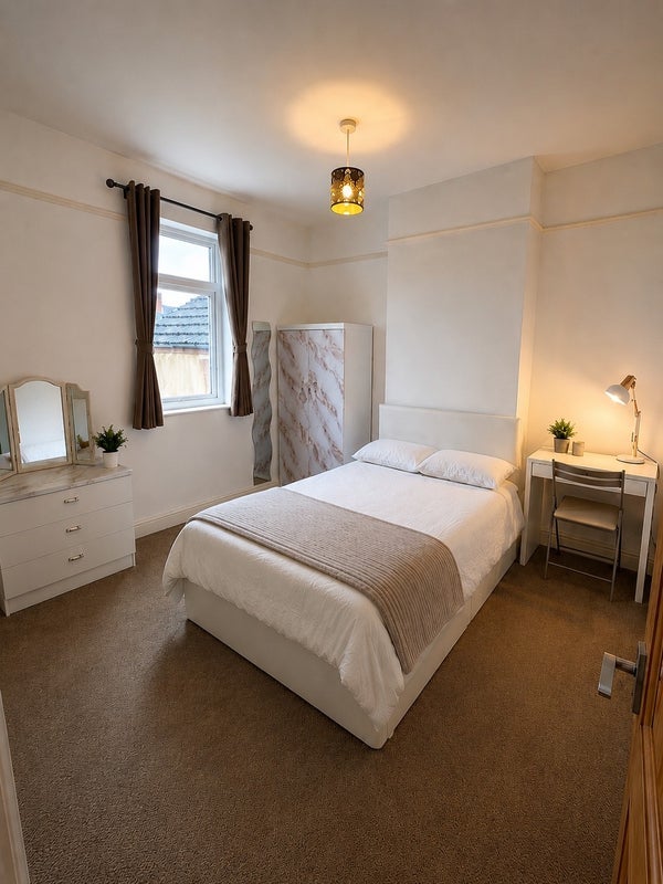 Room Bertram Street in Cardiff