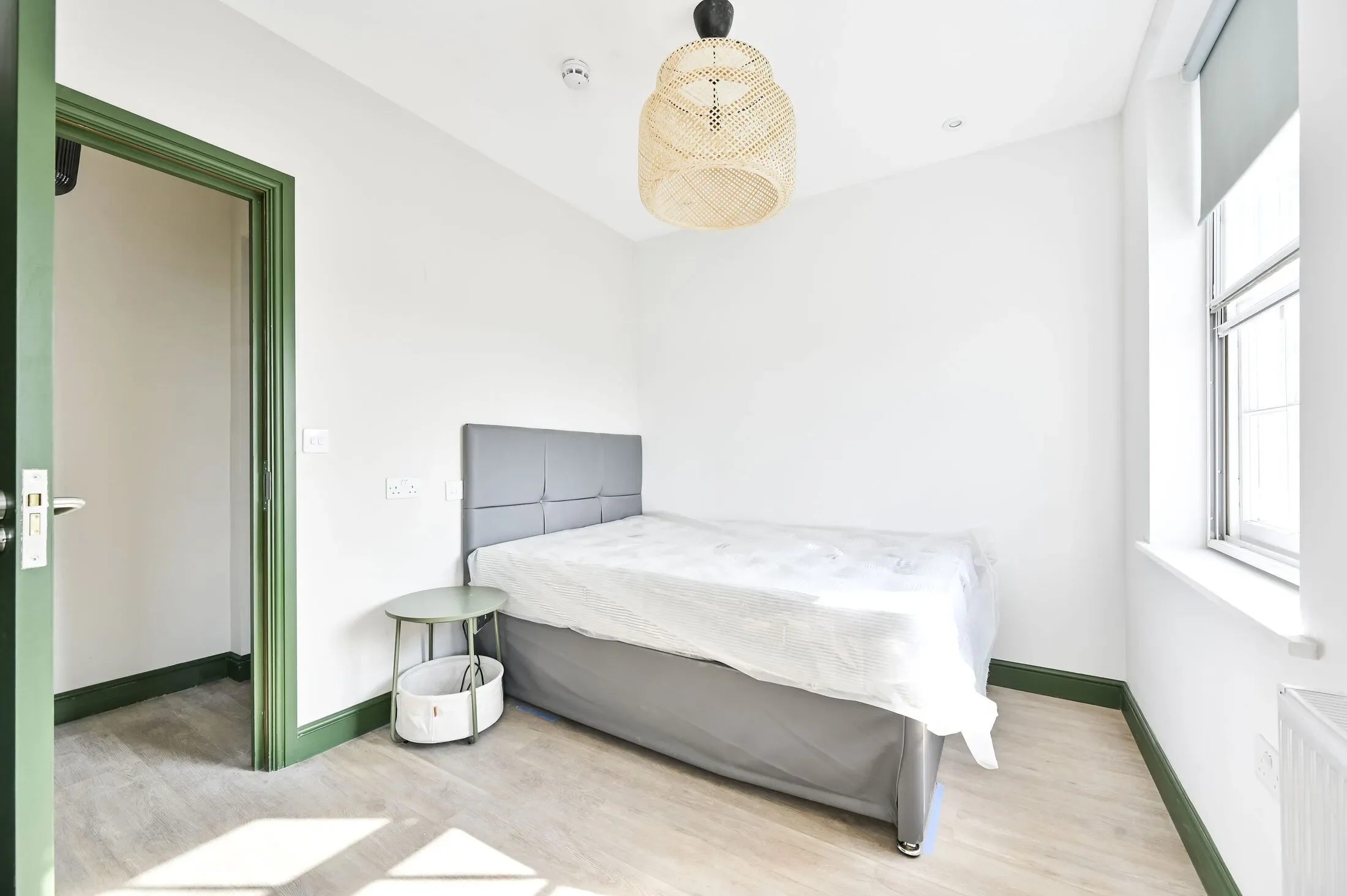 Room Clapham High Street in Greater London