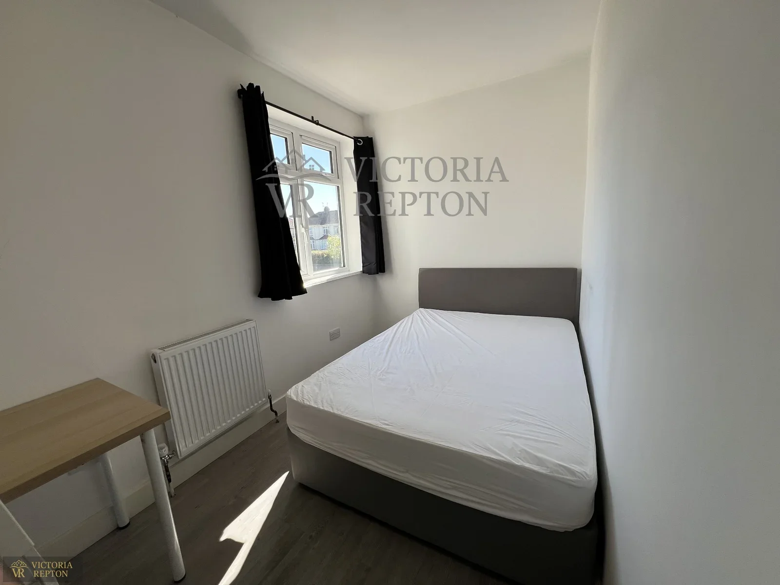 Room Wades Road in Filton