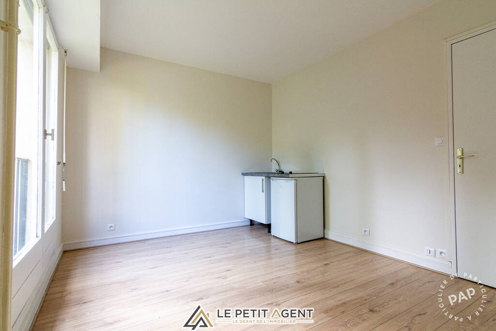 Room Rue Exelmans in Versailles
