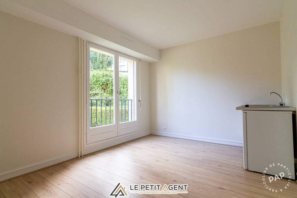 Room Rue Exelmans in Versailles