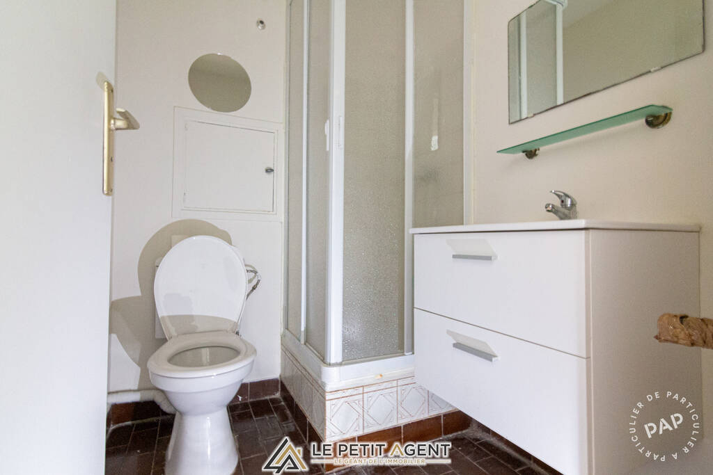 Room Rue Exelmans in Versailles
