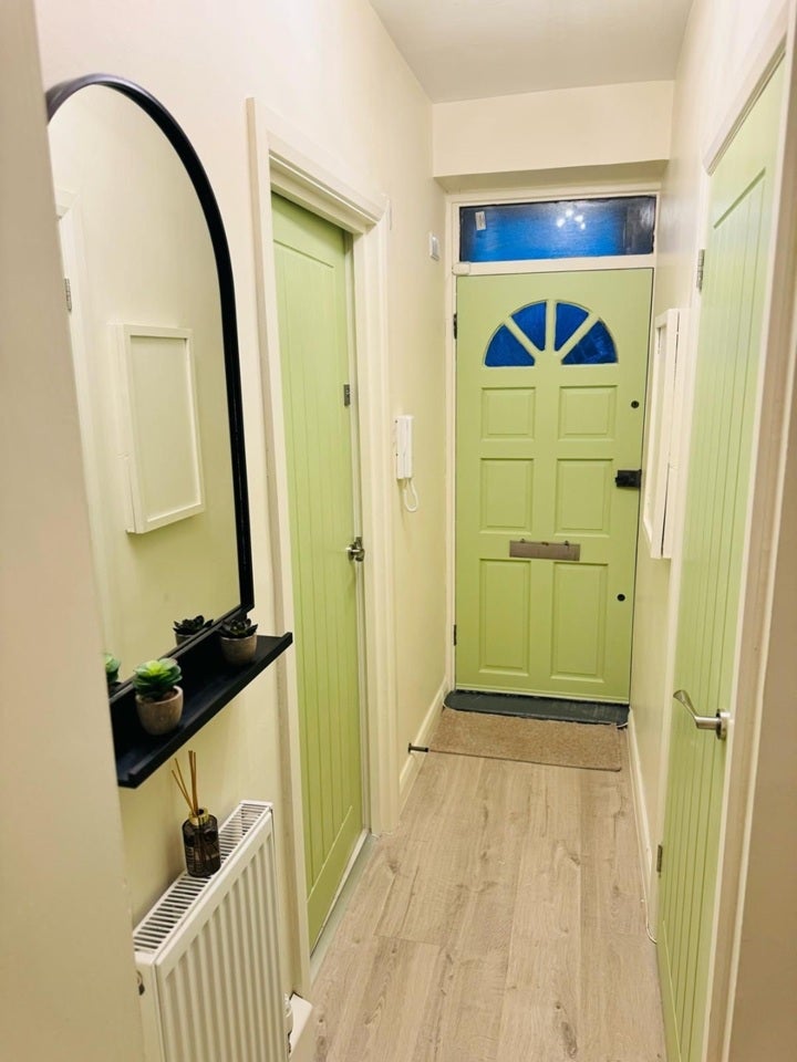 Flat Wyndham Road in Greater London