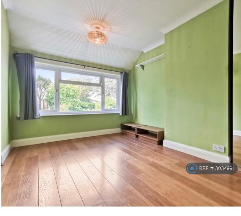 House Collindale Avenue in Greater London