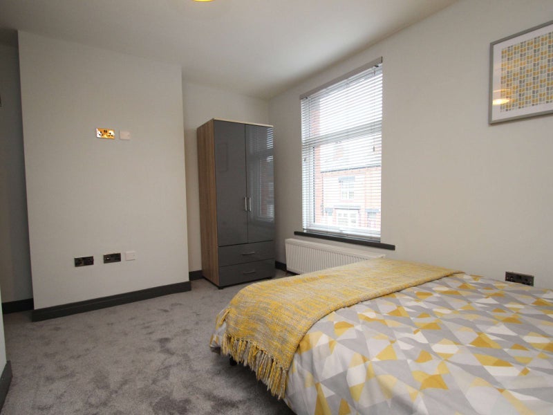 Room Back Nowell Mount in Leeds