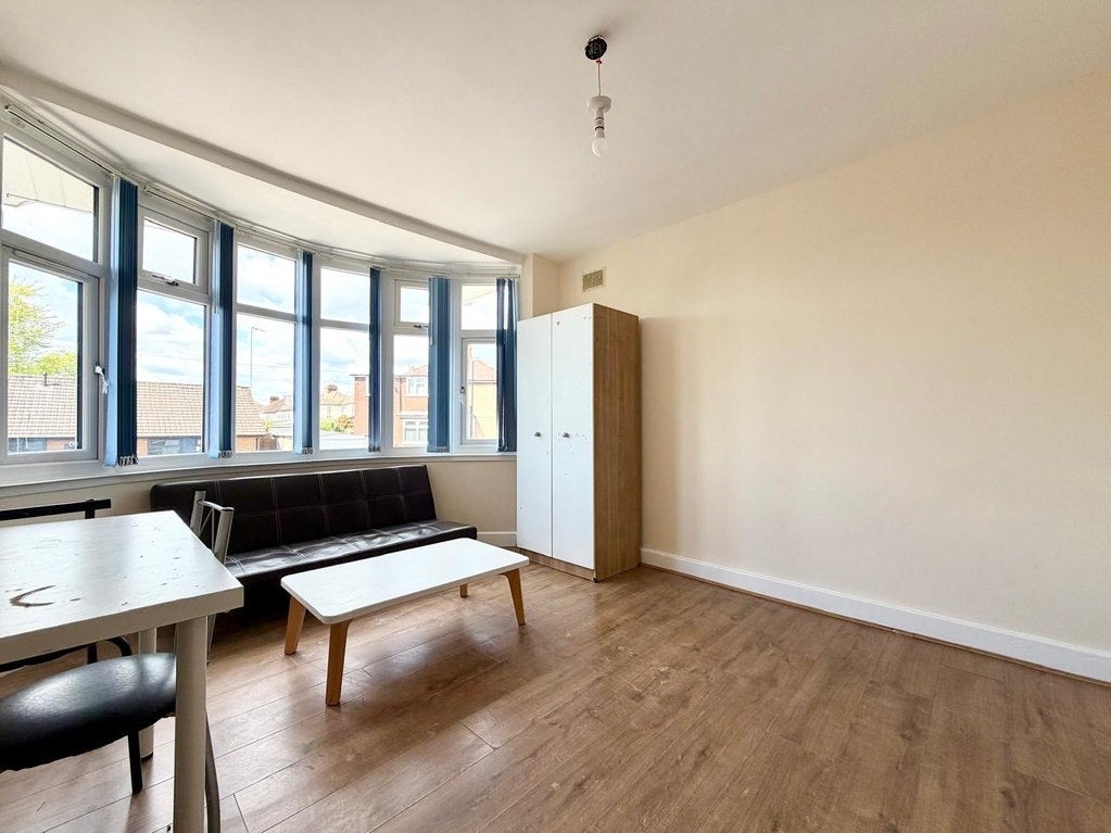 Flat Sandilands Close in Coventry
