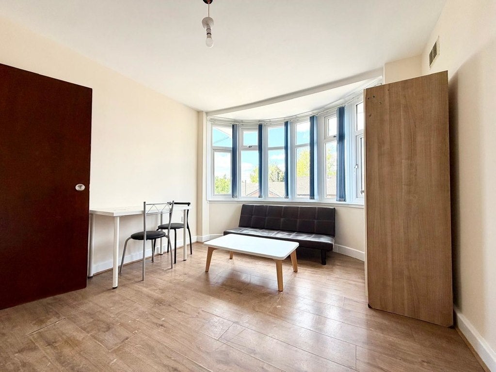 Flat Sandilands Close in Coventry