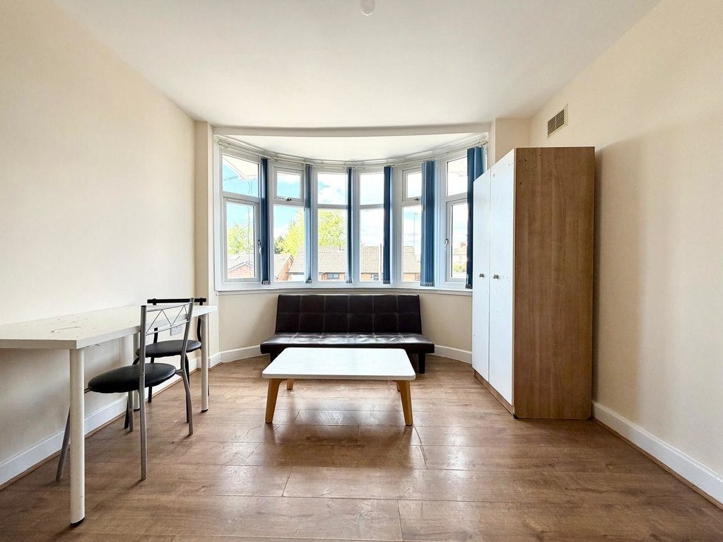 Flat Sandilands Close in Coventry