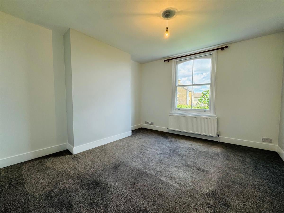 Flat Solomons Lane in Borough of Swale