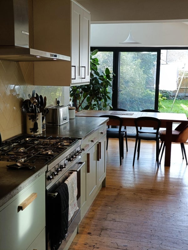 Room Somer Road in Greater London