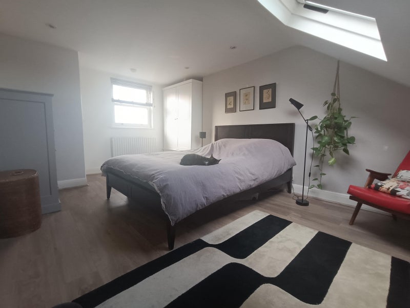 Room Somer Road in Greater London