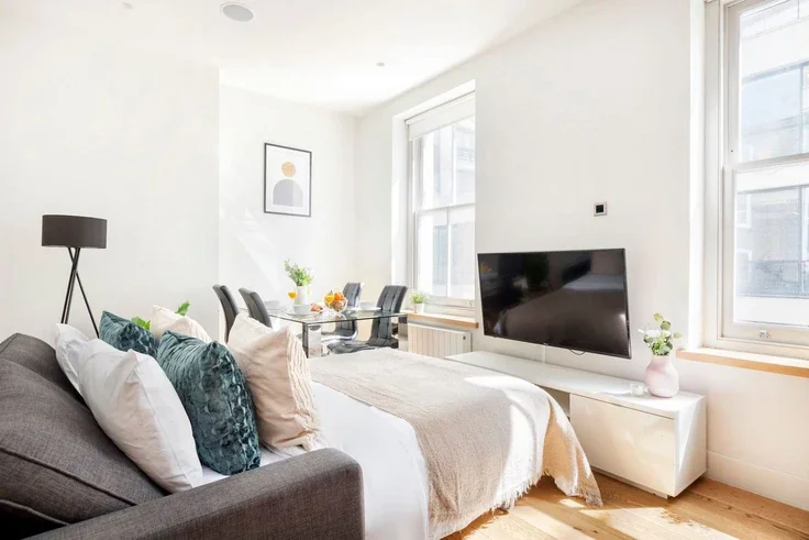 Flat Tottenham Street in Greater London