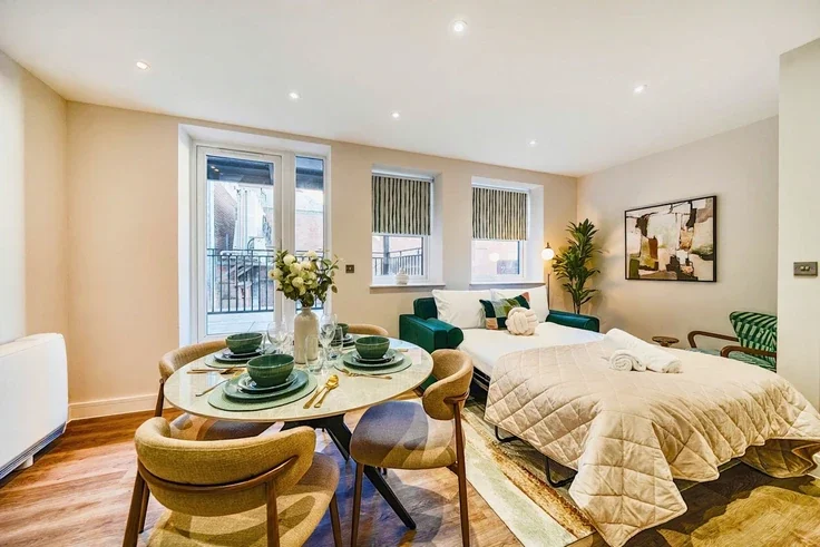 Flat Victoria Road in Rushmoor
