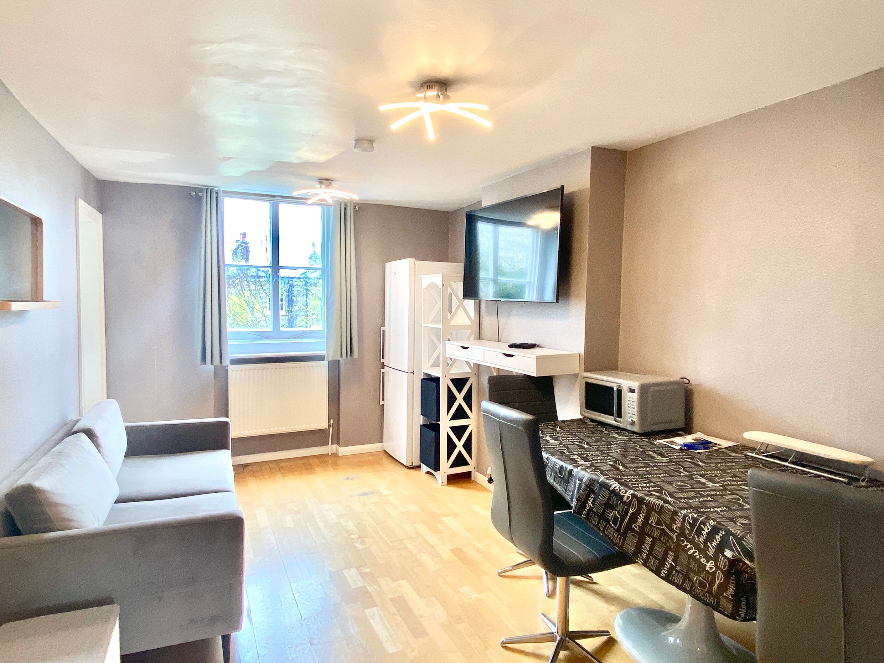 Flat Oakley Square in Greater London