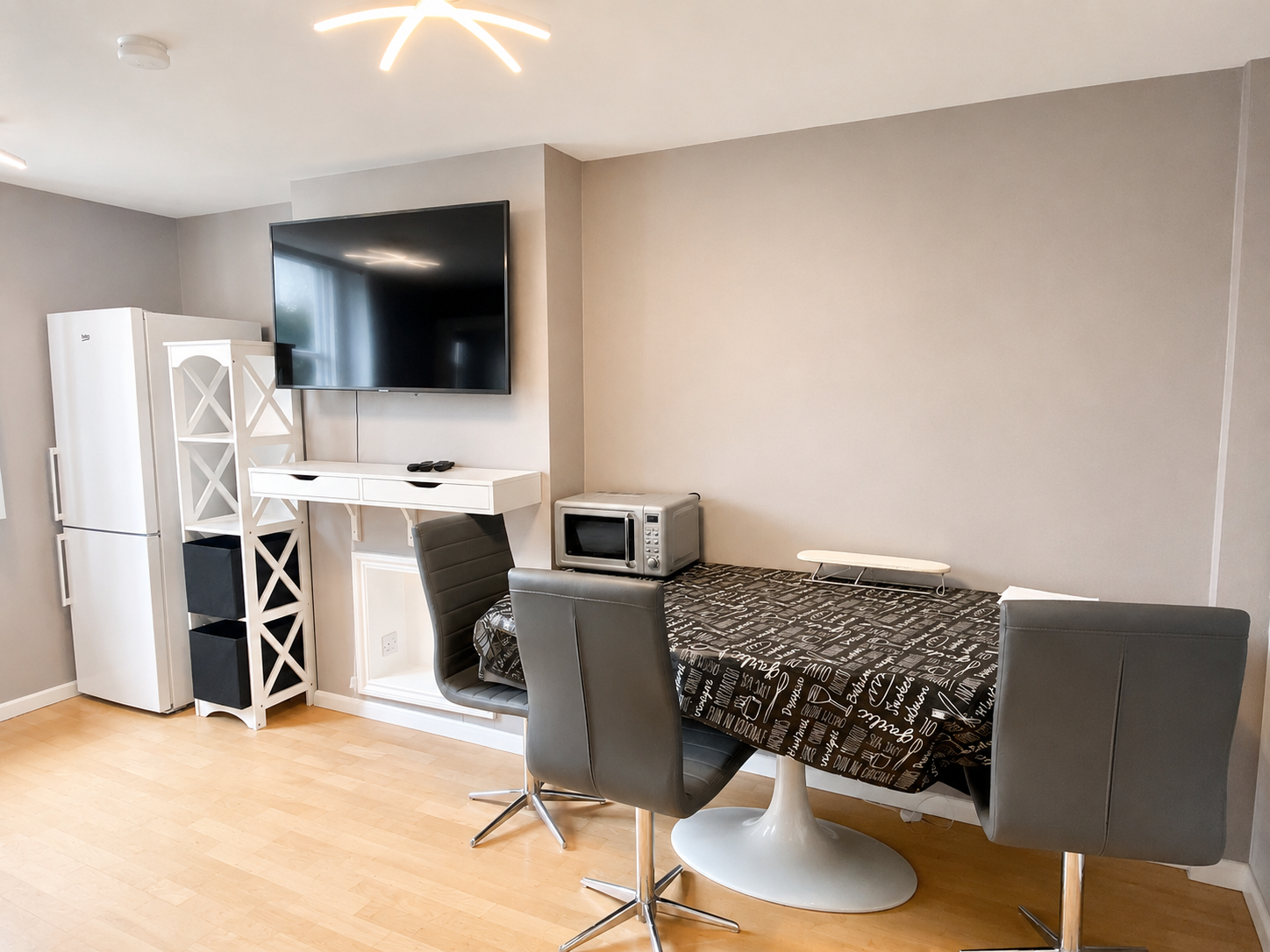 Flat Oakley Square in Greater London