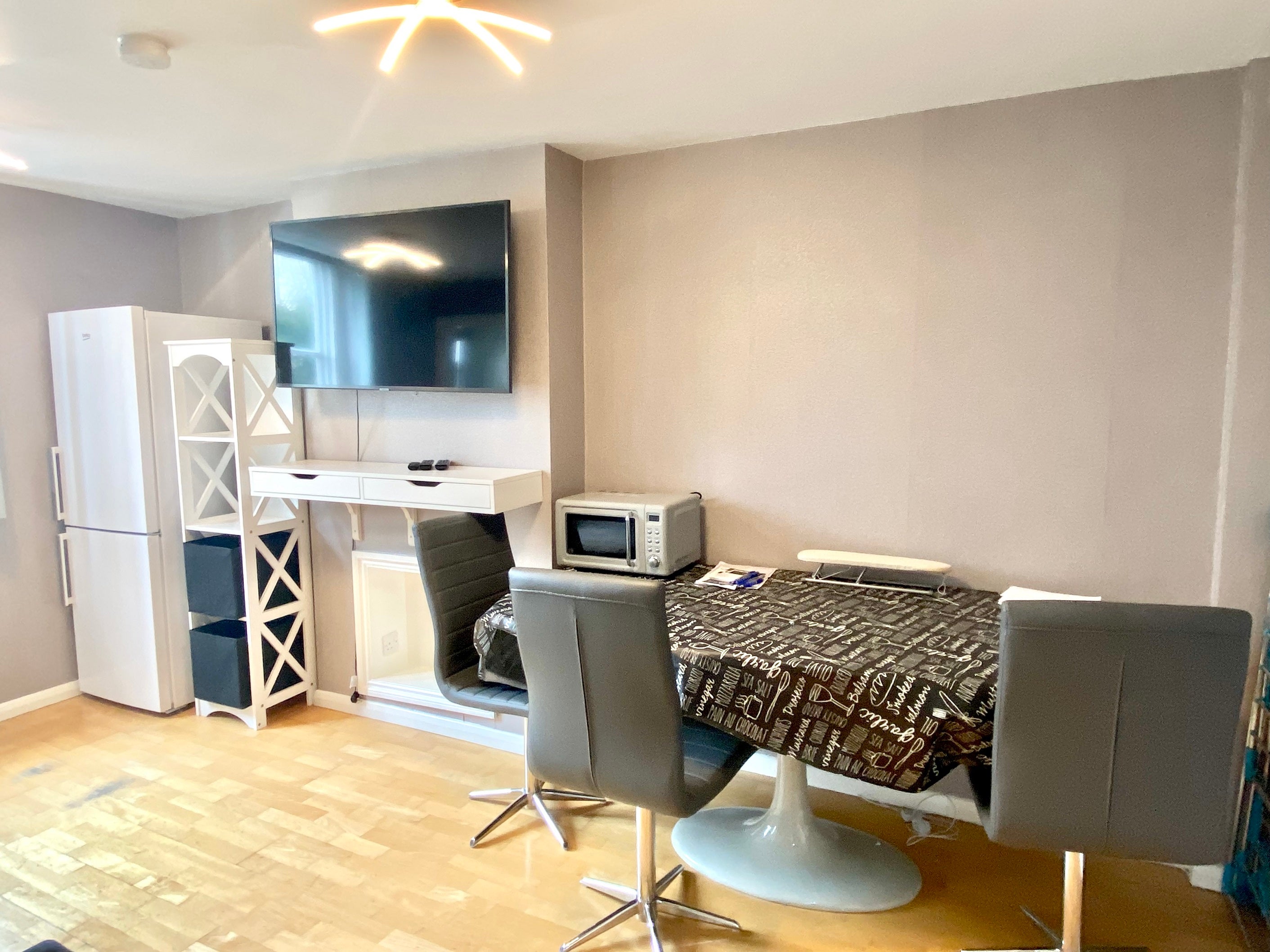 Flat Oakley Square in Greater London