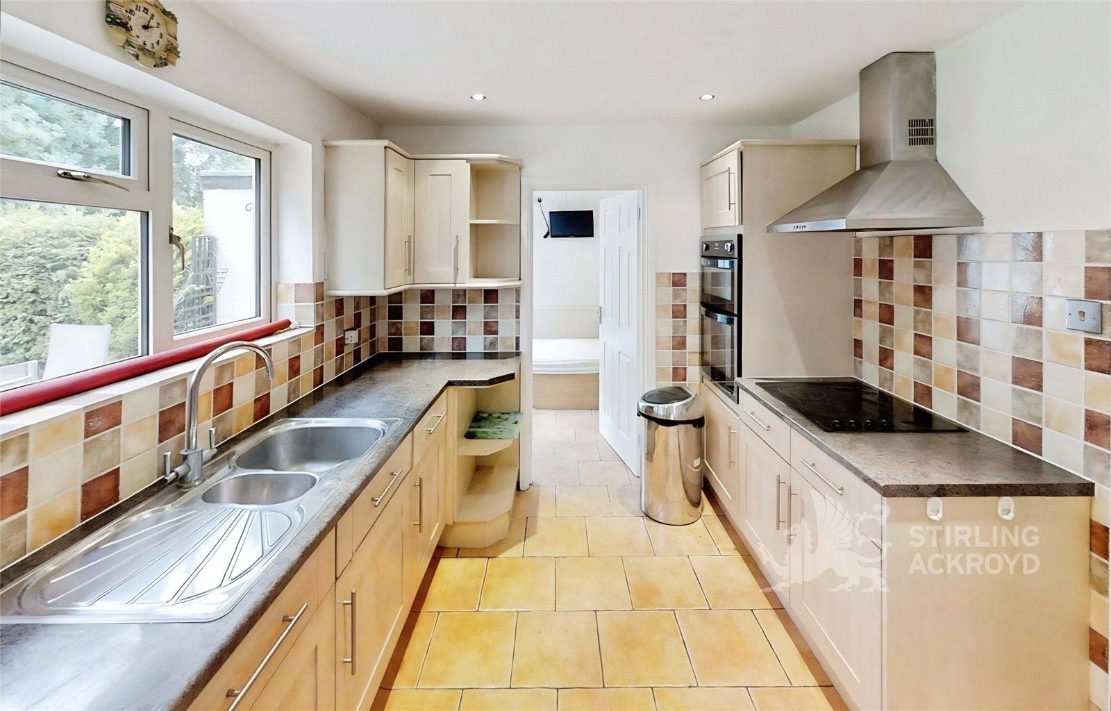 Flat Applegarth Avenue in Guildford