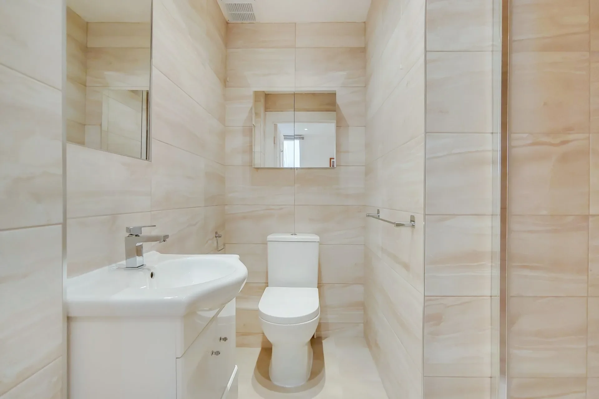 Flat Parsifal Road in Greater London
