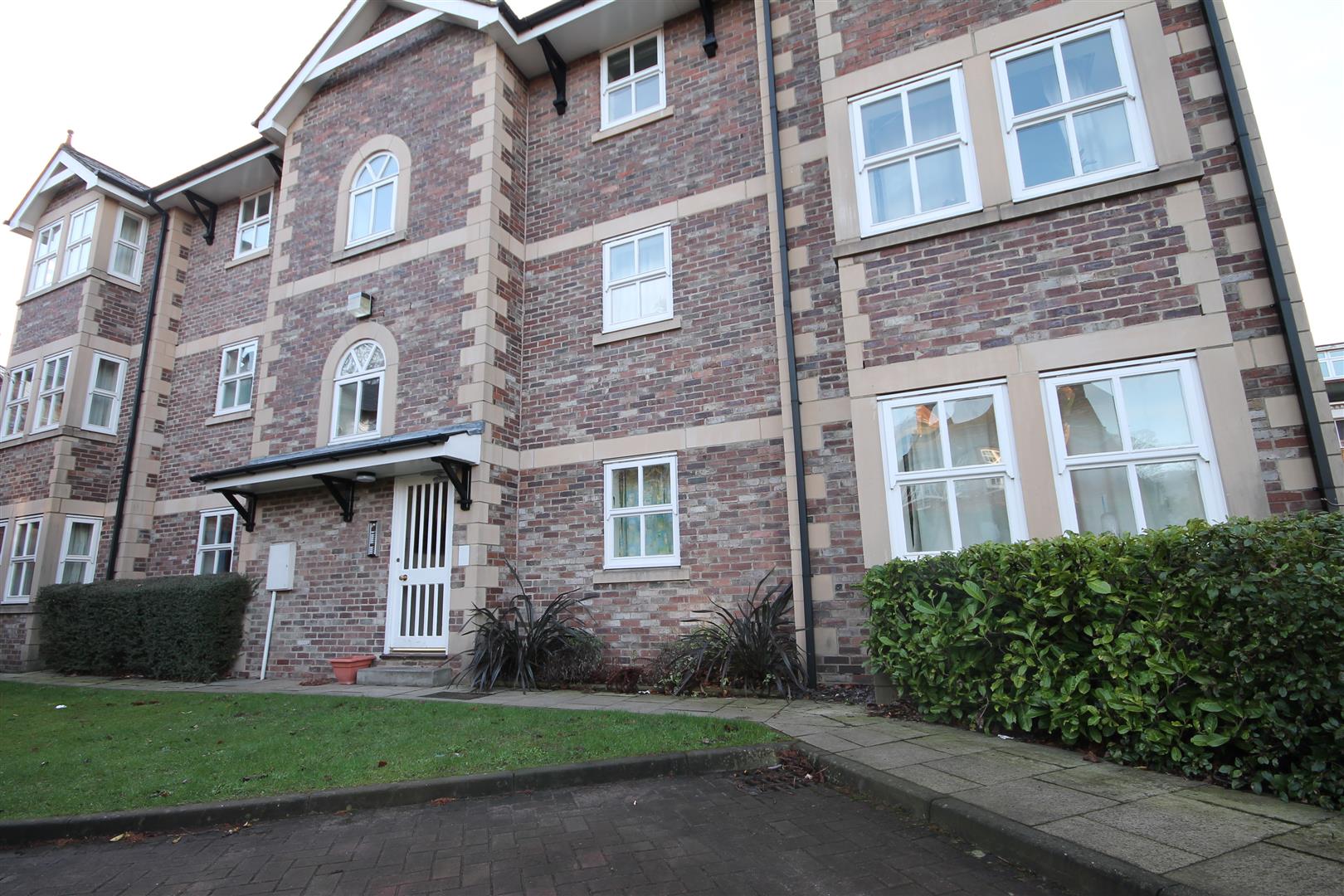 Flat Middleton Avenue in Newcastle upon Tyne