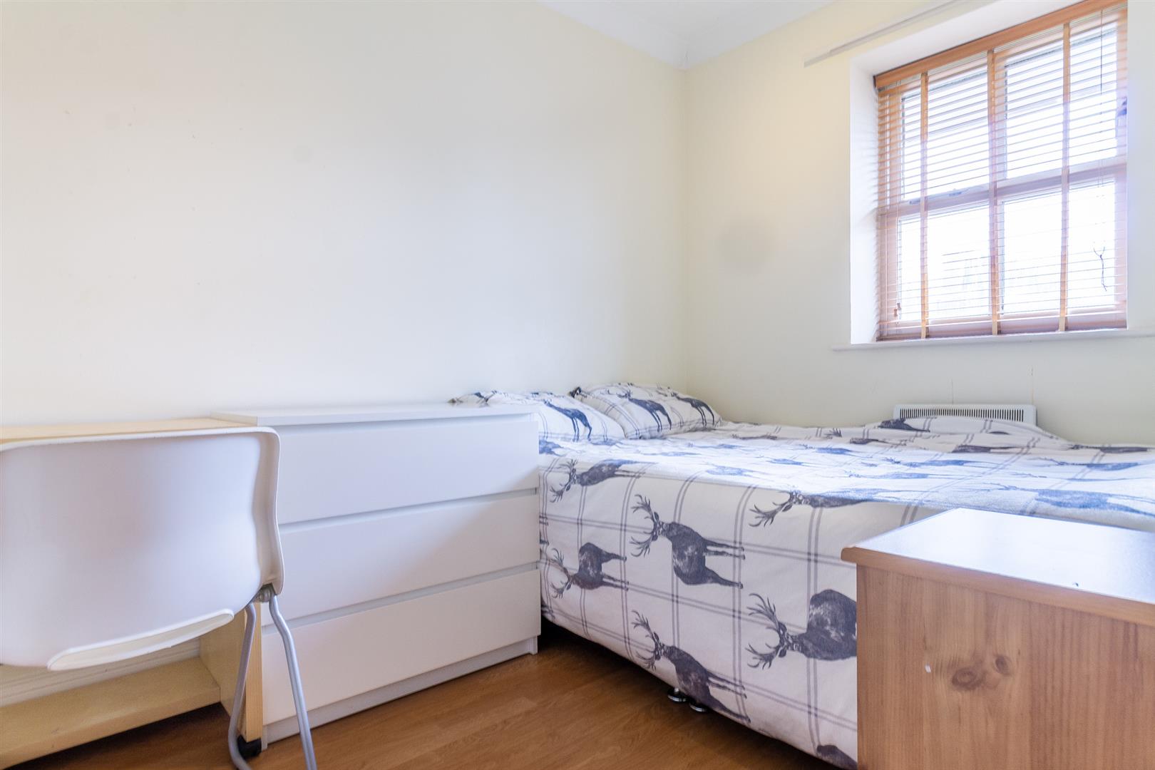 Flat Middleton Avenue in Newcastle upon Tyne