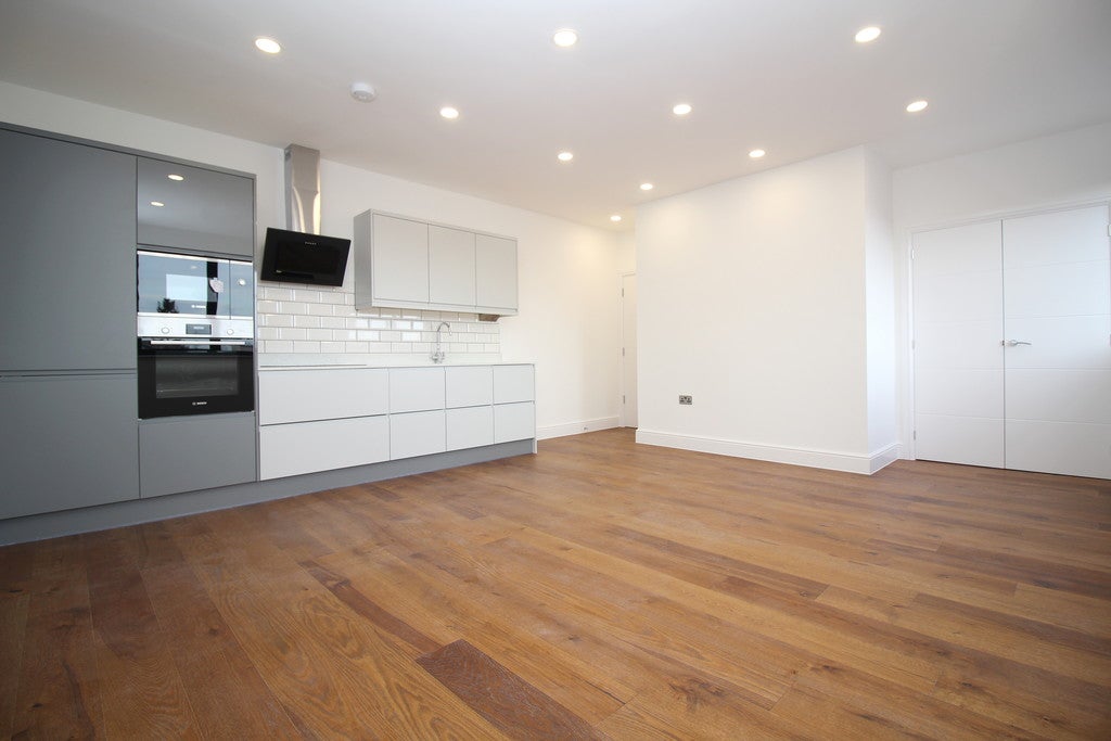 Flat Boxall Walk in Horsham