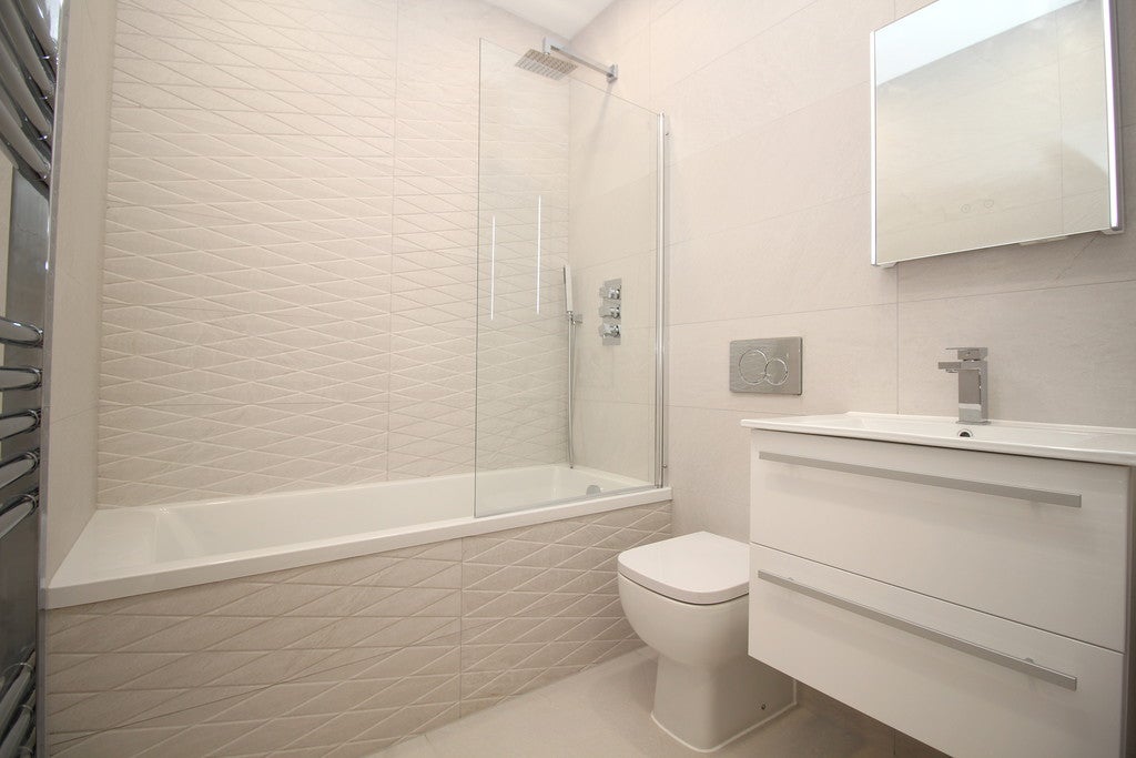 Flat Boxall Walk in Horsham