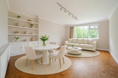 Flat Rockingham Court in Greater London