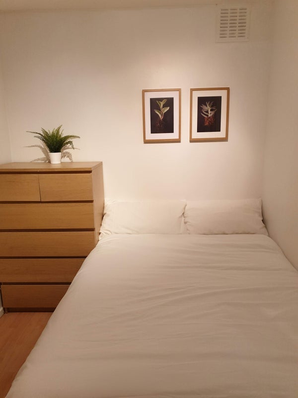 Room Wandsworth Road in Greater London