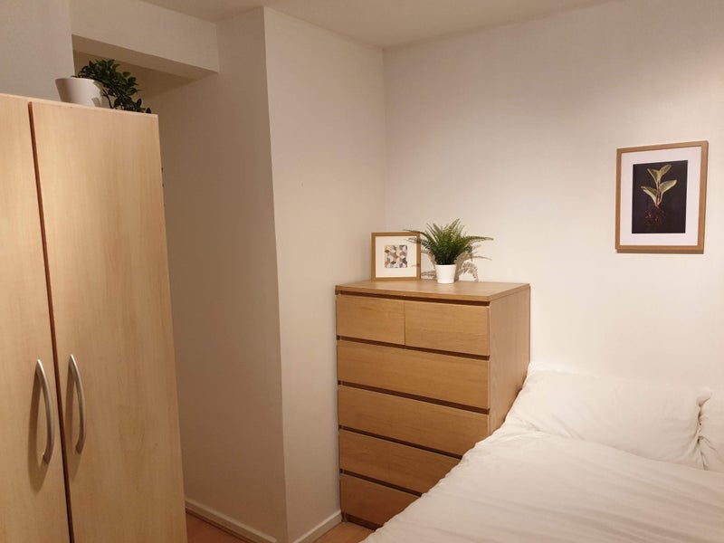 Room Wandsworth Road in Greater London