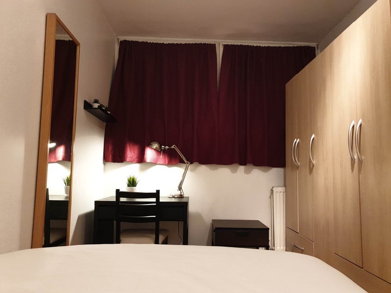 Room Wandsworth Road in Greater London