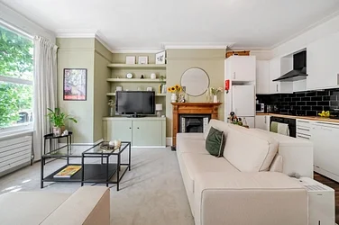 Flat Streathbourne Road in Greater London