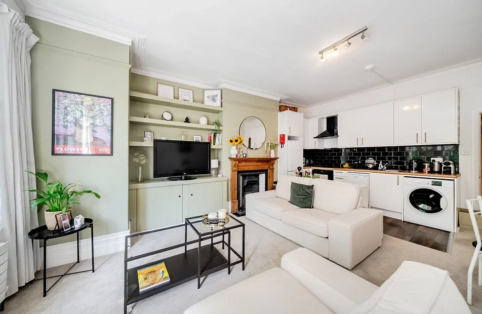Flat Streathbourne Road in Greater London
