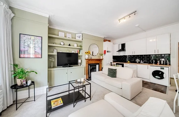 Flat Streathbourne Road in Greater London
