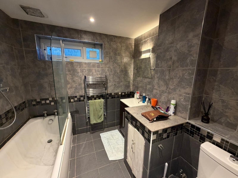 Room Lydney Close in Greater London