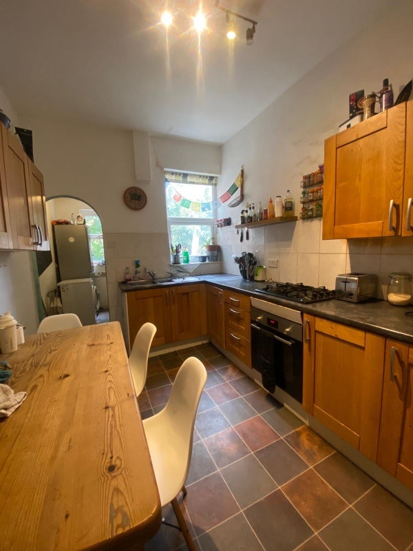 Room Silverwood Avenue in Manchester