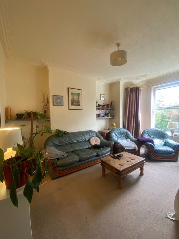 Room Silverwood Avenue in Manchester