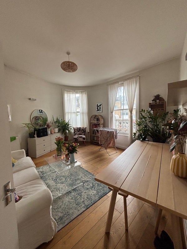 Room Essex Road in Greater London