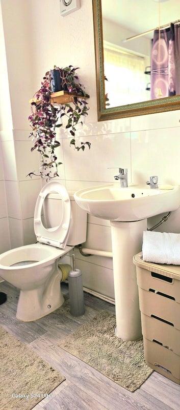 Room Manway Close in Birmingham