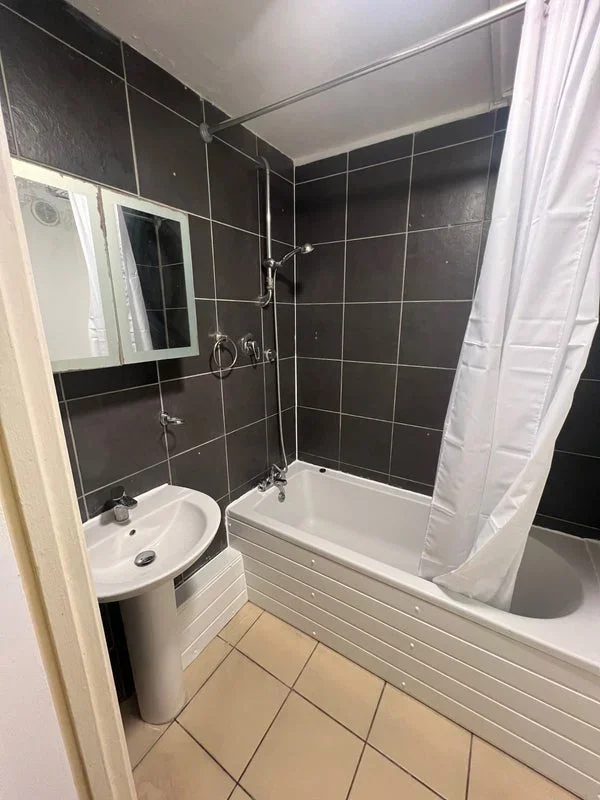 Room Stewart Street in Greater London