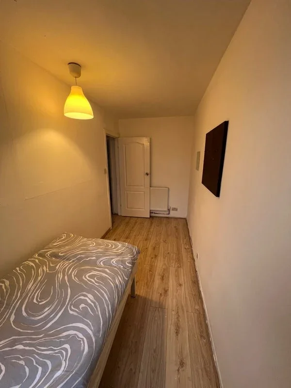 Room Stewart Street in Greater London