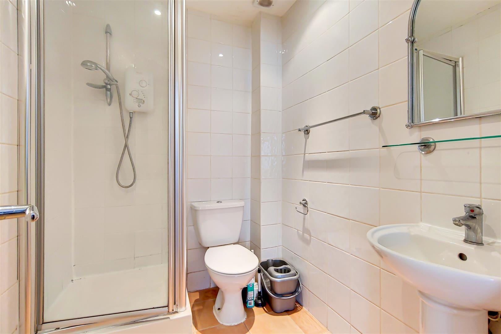 Flat Southwell Gardens in Greater London
