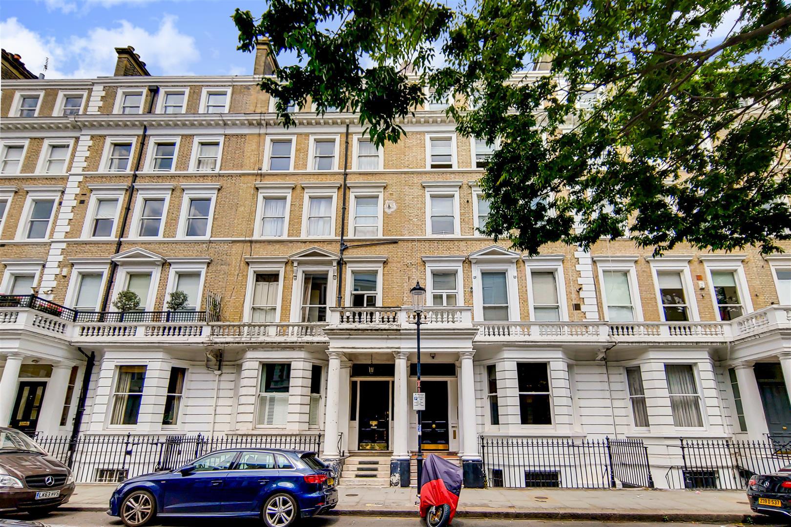 Flat Southwell Gardens in Greater London