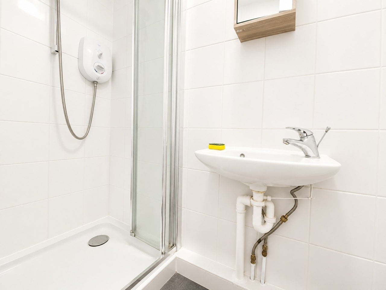 Flat Caernarvon Close in Greater London