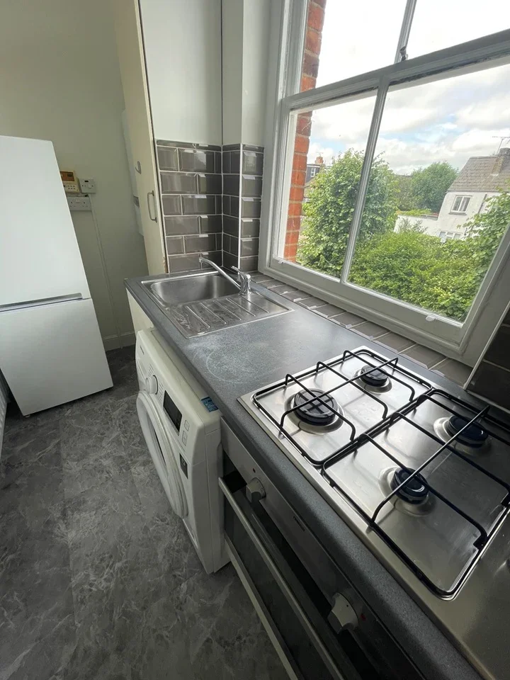 Flat Salisbury Road in Greater London