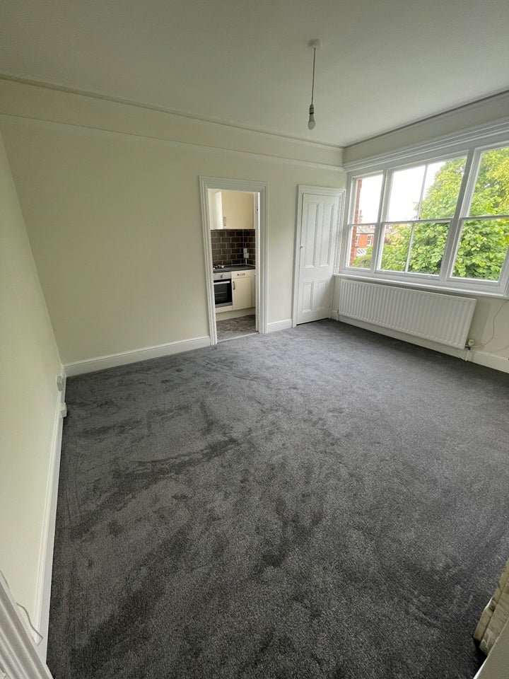 Flat Salisbury Road in Greater London